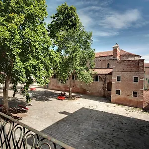 https://accademia-opera-deluxe.hotelinveneto.com